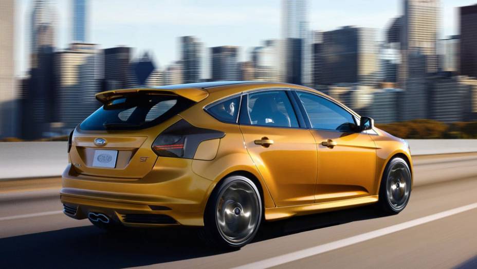 Versão esportiva do hatchback tem motor a gasolina 2.0 EcoBoost e 247 cv de potência - <a href="https://beta-develop.quatrorodas.abril.com.br/reportagens/salao/ford-focus-st-639743.shtml" rel="migration">Leia mais</a>