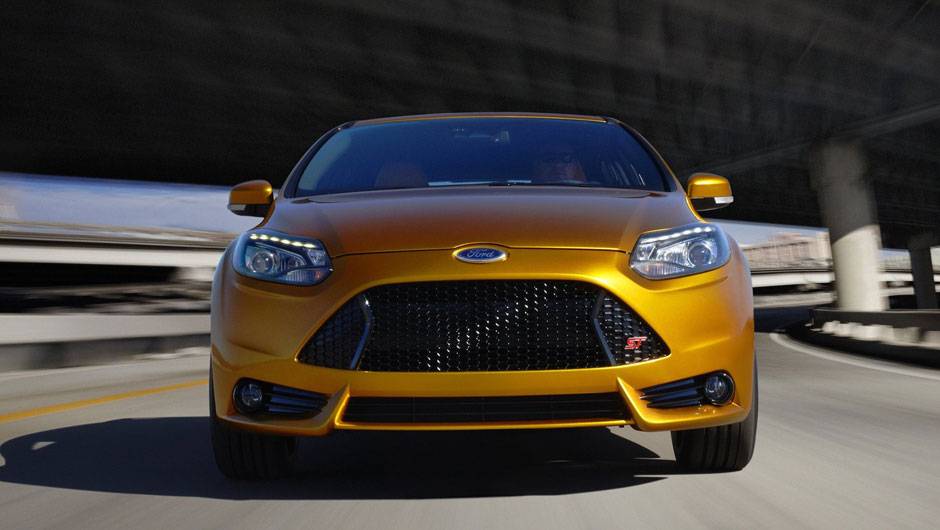 Vers&atilde;o esportiva do hatchback tem motor a gasolina 2.0 EcoBoost e 247 cv de pot&ecirc;ncia - <a href="https://beta-develop.quatrorodas.abril.com.br/reportagens/salao/ford-focus-st-639743.shtml" rel="migration">Leia mais</a>