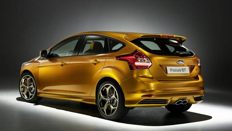 Vers&atilde;o esportiva do hatchback tem motor a gasolina 2.0 EcoBoost e 247 cv de pot&ecirc;ncia - <a href="https://beta-develop.quatrorodas.abril.com.br/reportagens/salao/ford-focus-st-639743.shtml" rel="migration">Leia mais</a>