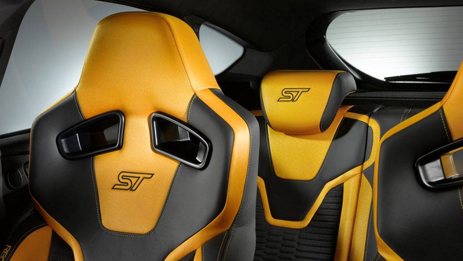 Vers&atilde;o esportiva do hatchback tem motor a gasolina 2.0 EcoBoost e 247 cv de pot&ecirc;ncia - <a href="https://beta-develop.quatrorodas.abril.com.br/reportagens/salao/ford-focus-st-639743.shtml" rel="migration">Leia mais</a>