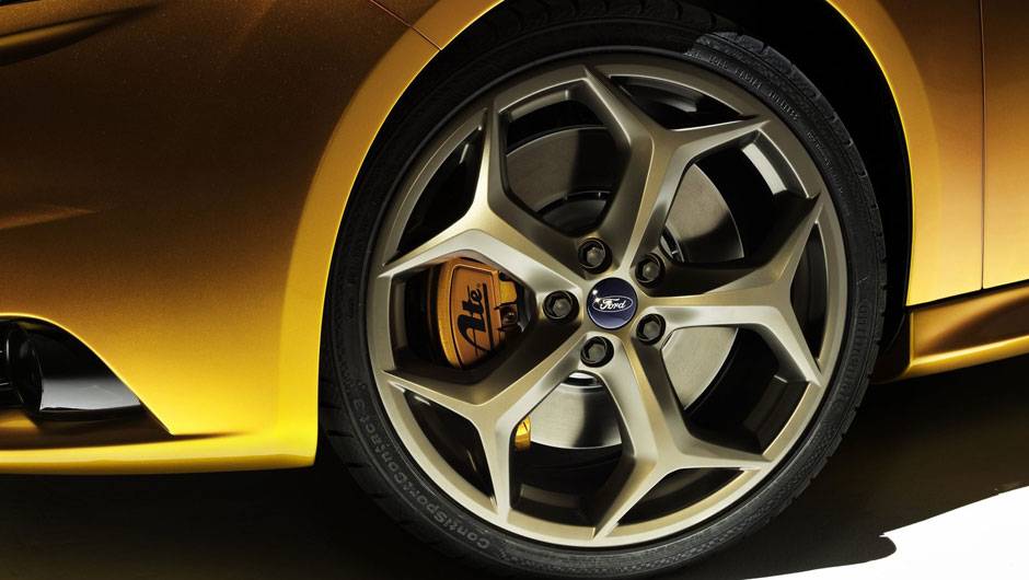 Vers&atilde;o esportiva do hatchback tem motor a gasolina 2.0 EcoBoost e 247 cv de pot&ecirc;ncia - <a href="https://beta-develop.quatrorodas.abril.com.br/reportagens/salao/ford-focus-st-639743.shtml" rel="migration">Leia mais</a>