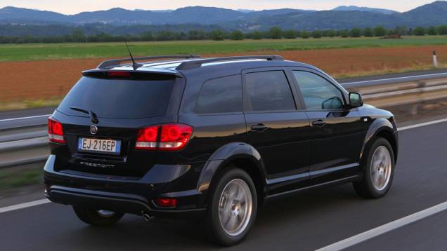 Sinal dos tempos: crossover projetado pela Dodge ganha cidadania italiana Sinal dos tempos: crossover projetado pela Dodge ganha cidadania italiana