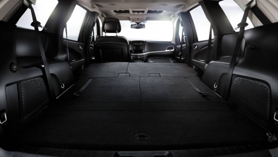 Sinal dos tempos: crossover projetado pela Dodge ganha cidadania italiana Sinal dos tempos: crossover projetado pela Dodge ganha cidadania italiana