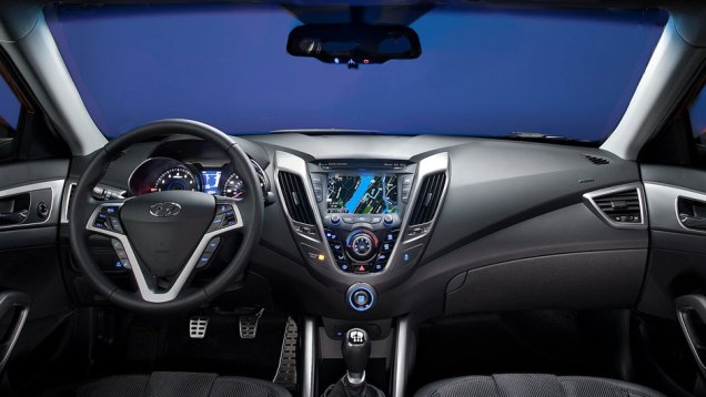 Modelo desembarca no Brasil neste mês | <a href="https://beta-develop.quatrorodas.abril.com.br/carros/lancamentos/hyundai-veloster-641581.shtml" rel="migration">Leia mais</a> Modelo desembarca no Brasil neste mês | <a href="https://beta-develop.quatrorodas.abril.com.br/carros/lancamentos/hyundai-veloster-641581.shtml" rel="migration">Leia mais</a>