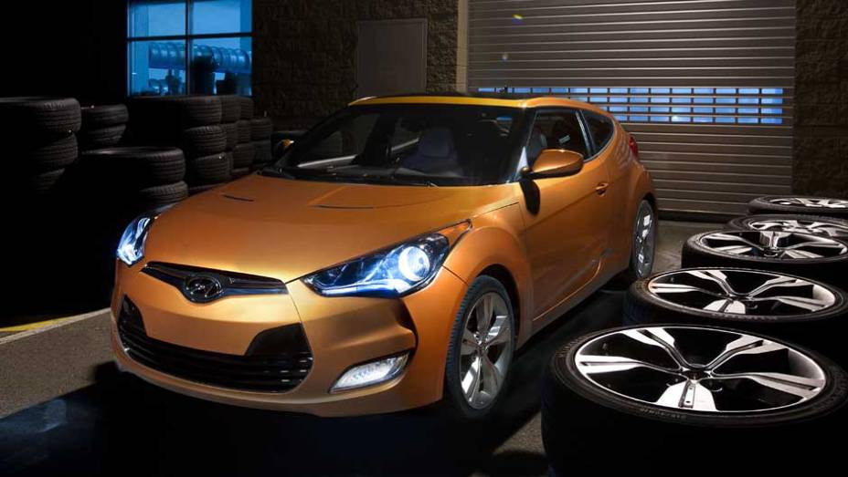 Modelo estará disponível em três opções de acabamento | <a href="https://beta-develop.quatrorodas.abril.com.br/carros/lancamentos/hyundai-veloster-641581.shtml" rel="migration">Leia mais</a>