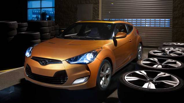 Modelo estará disponível em três opções de acabamento | <a href="https://beta-develop.quatrorodas.abril.com.br/carros/lancamentos/hyundai-veloster-641581.shtml" rel="migration">Leia mais</a> Modelo estará disponível em três opções de acabamento | <a href="https://beta-develop.quatrorodas.abril.com.br/carros/lancamentos/hyundai-veloster-641581.shtml" rel="migration">Leia mais</a>
