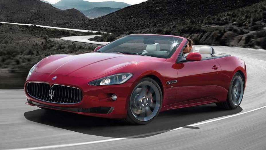 Conversível tem motor 4.7 V8 de 450 cv de potência <a href="https://beta-develop.quatrorodas.abril.com.br/noticias/maserati-lanca-grancabrio-sport-297006_p.shtml" target="_blank" rel="migration">Leia mais</a>