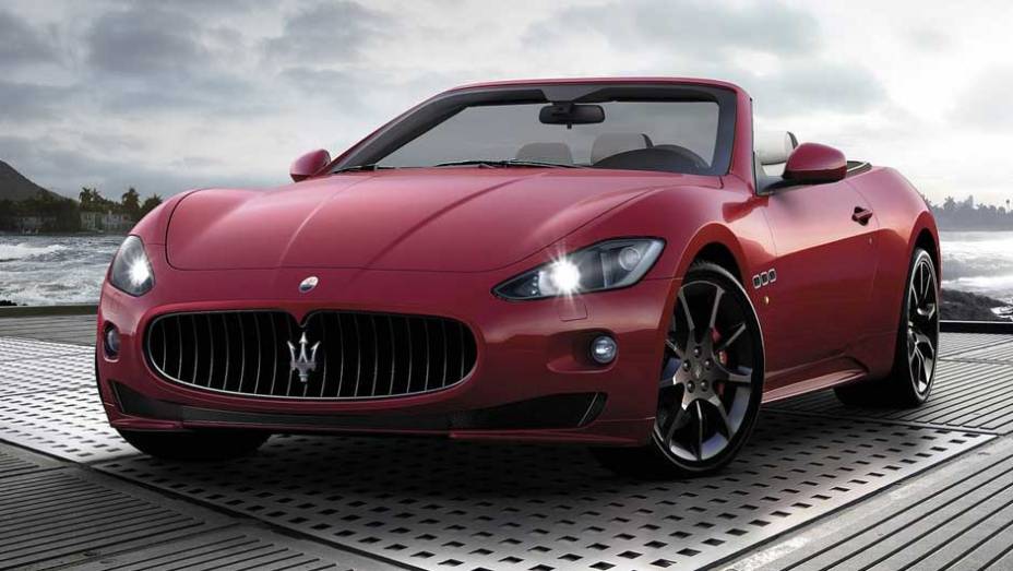 Conversível tem motor 4.7 V8 de 450 cv de potência <a href="https://beta-develop.quatrorodas.abril.com.br/noticias/maserati-lanca-grancabrio-sport-297006_p.shtml" target="_blank" rel="migration">Leia mais</a>