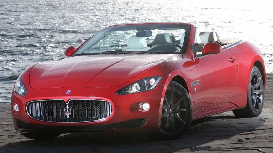 Conversível tem motor 4.7 V8 de 450 cv de potência <a href="https://beta-develop.quatrorodas.abril.com.br/noticias/maserati-lanca-grancabrio-sport-297006_p.shtml" target="_blank" rel="migration">Leia mais</a>