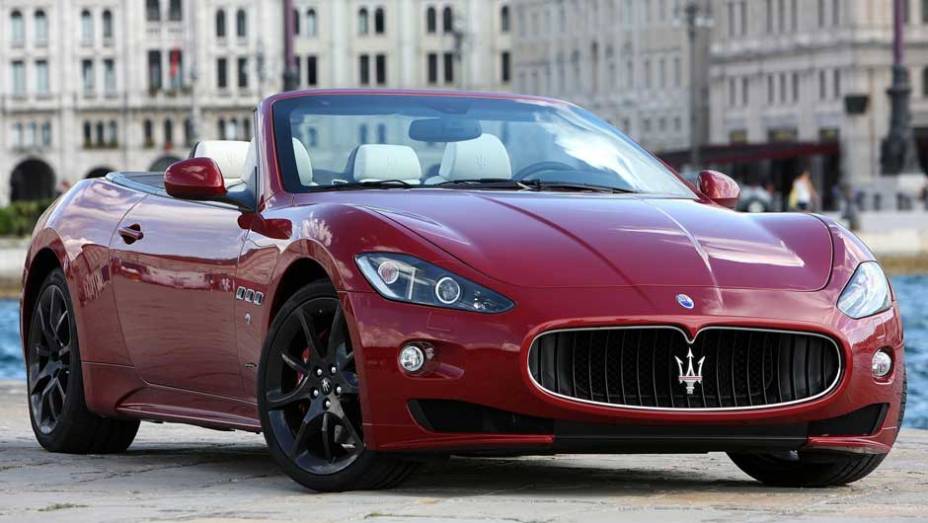 Conversível tem motor 4.7 V8 de 450 cv de potência <a href="https://beta-develop.quatrorodas.abril.com.br/noticias/maserati-lanca-grancabrio-sport-297006_p.shtml" target="_blank" rel="migration">Leia mais</a>