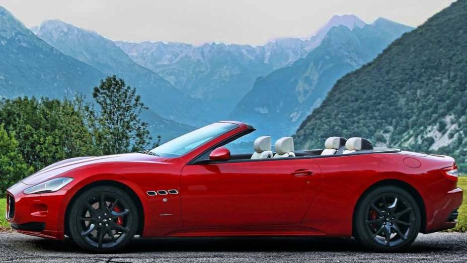 Conversível tem motor 4.7 V8 de 450 cv de potência <a href="https://beta-develop.quatrorodas.abril.com.br/noticias/maserati-lanca-grancabrio-sport-297006_p.shtml" target="_blank" rel="migration">Leia mais</a>