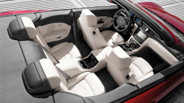 Conversível tem motor 4.7 V8 de 450 cv de potência <a href="https://beta-develop.quatrorodas.abril.com.br/noticias/maserati-lanca-grancabrio-sport-297006_p.shtml" target="_blank" rel="migration">Leia mais</a> Conversível tem motor 4.7 V8 de 450 cv de potência <a href="https://beta-develop.quatrorodas.abril.com.br/noticias/maserati-lanca-grancabrio-sport-297006_p.shtml" target="_blank" rel="migration">Leia mais</a>