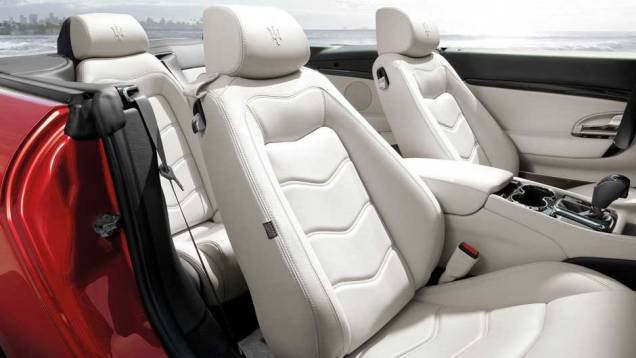 Convers&iacute;vel tem motor 4.7 V8 de 450 cv de pot&ecirc;ncia <a href="https://beta-develop.quatrorodas.abril.com.br/noticias/maserati-lanca-grancabrio-sport-297006_p.shtml" target="_blank" rel="migration">Leia mais</a>
