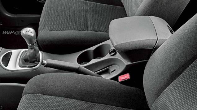 Minivan é o terceiro modelo da marca a desembarcar no Brasil. <a href="https://beta-develop.quatrorodas.abril.com.br/carros/lancamentos/jac-j6-635765.shtml" rel="migration">Leia mais</a> Minivan é o terceiro modelo da marca a desembarcar no Brasil. <a href="https://beta-develop.quatrorodas.abril.com.br/carros/lancamentos/jac-j6-635765.shtml" rel="migration">Leia mais</a>