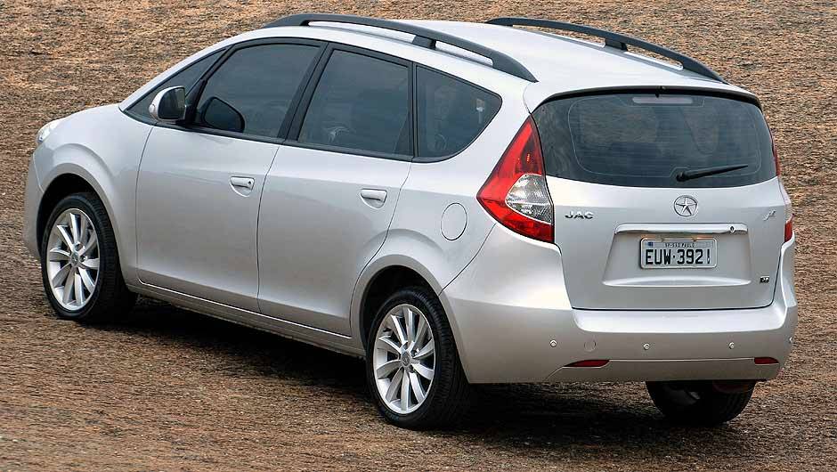 Minivan &eacute; o terceiro modelo da marca a desembarcar no Brasil. <a href="https://beta-develop.quatrorodas.abril.com.br/carros/lancamentos/jac-j6-635765.shtml" rel="migration">Leia mais</a>