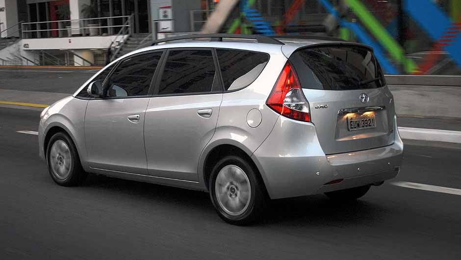 Minivan é o terceiro modelo da marca a desembarcar no Brasil. <a href="https://beta-develop.quatrorodas.abril.com.br/carros/lancamentos/jac-j6-635765.shtml" rel="migration">Leia mais</a> Minivan é o terceiro modelo da marca a desembarcar no Brasil. <a href="https://beta-develop.quatrorodas.abril.com.br/carros/lancamentos/jac-j6-635765.shtml" rel="migration">Leia mais</a>