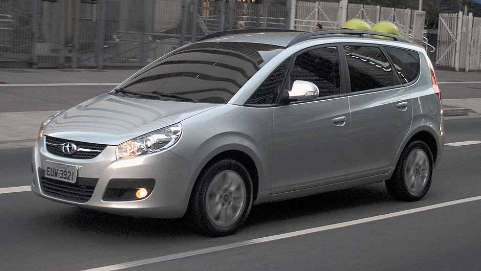 Minivan é o terceiro modelo da marca a desembarcar no Brasil. <a href="https://beta-develop.quatrorodas.abril.com.br/carros/lancamentos/jac-j6-635765.shtml" rel="migration">Leia mais</a> Minivan é o terceiro modelo da marca a desembarcar no Brasil. <a href="https://beta-develop.quatrorodas.abril.com.br/carros/lancamentos/jac-j6-635765.shtml" rel="migration">Leia mais</a>