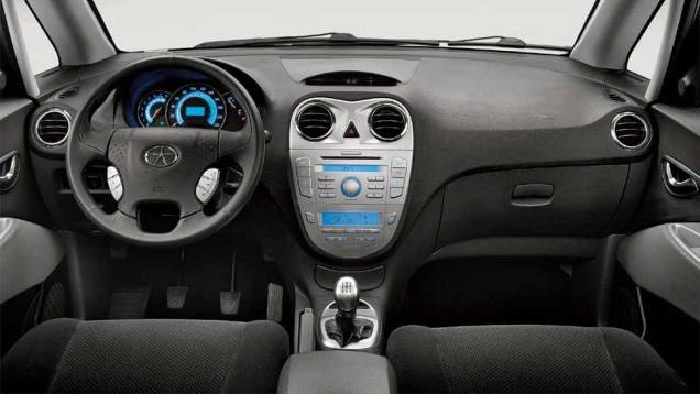 Minivan é o terceiro modelo da marca a desembarcar no Brasil. <a href="https://beta-develop.quatrorodas.abril.com.br/carros/lancamentos/jac-j6-635765.shtml" rel="migration">Leia mais</a> Minivan é o terceiro modelo da marca a desembarcar no Brasil. <a href="https://beta-develop.quatrorodas.abril.com.br/carros/lancamentos/jac-j6-635765.shtml" rel="migration">Leia mais</a>