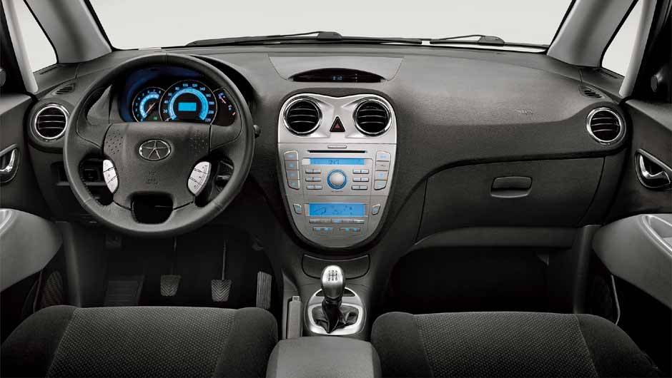 Minivan &eacute; o terceiro modelo da marca a desembarcar no Brasil. <a href="https://beta-develop.quatrorodas.abril.com.br/carros/lancamentos/jac-j6-635765.shtml" rel="migration">Leia mais</a>