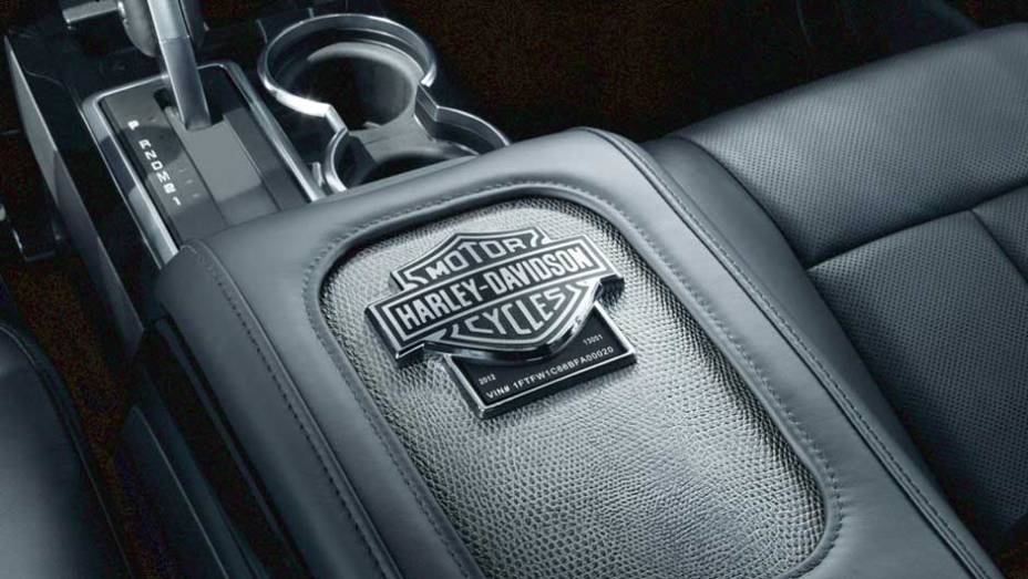 A parceria entre as empresas teve início em 1999. <a href="https://beta-develop.quatrorodas.abril.com.br/noticias/ford-apresenta-f-150-harley-davidson-298144_p.shtml" rel="migration">Leia mais</a> A parceria entre as empresas teve início em 1999. <a href="https://beta-develop.quatrorodas.abril.com.br/noticias/ford-apresenta-f-150-harley-davidson-298144_p.shtml" rel="migration">Leia mais</a>