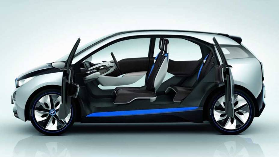 Compacto de quatro lugares, modelo inaugura a submarca de ve&iacute;culos el&eacute;tricos da BMW. <a href="https://beta-develop.quatrorodas.abril.com.br/noticias/sustentabilidade-bmw-revela-detalhes-divisao-eletrica-i-natali-chiconi-297169_p.shtml" rel="migration">Leia mais</a>