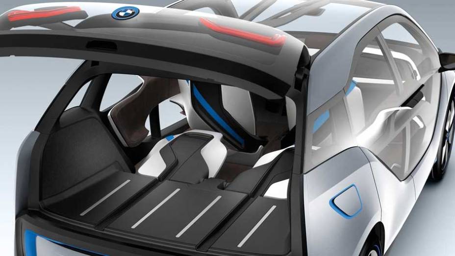 Compacto de quatro lugares, modelo inaugura a submarca de veículos elétricos da BMW. <a href="https://beta-develop.quatrorodas.abril.com.br/noticias/sustentabilidade-bmw-revela-detalhes-divisao-eletrica-i-natali-chiconi-297169_p.shtml" rel="migration">Leia mais</a>