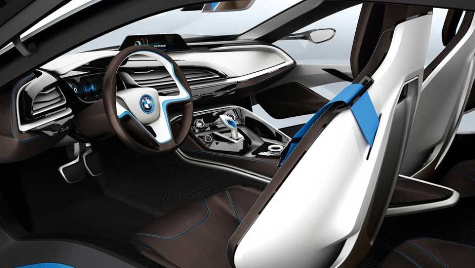 Esportivo de linhas futuristas, ele inaugura a divisão "i" de carros elétricos da BMW. <a href="https://beta-develop.quatrorodas.abril.com.br/noticias/sustentabilidade-bmw-revela-detalhes-divisao-eletrica-i-natali-chiconi-297169_p.shtml" rel="migration">Leia mais</a>