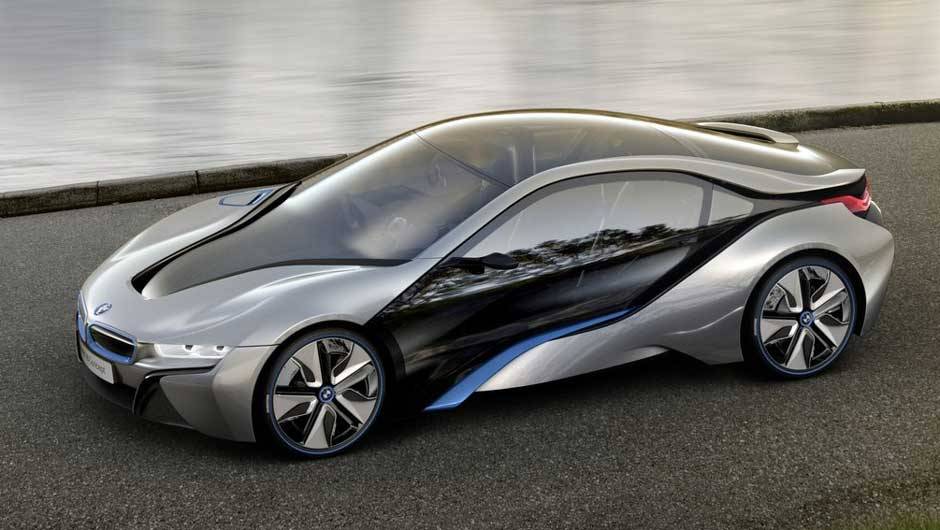 Esportivo de linhas futuristas, ele inaugura a divis&atilde;o "i" de carros el&eacute;tricos da BMW. <a href="https://beta-develop.quatrorodas.abril.com.br/noticias/sustentabilidade-bmw-revela-detalhes-divisao-eletrica-i-natali-chiconi-297169_p.shtml" rel="migration">Leia mais</a>
