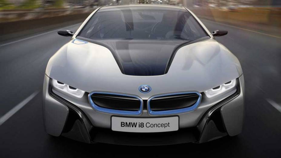 Esportivo de linhas futuristas, ele inaugura a divisão "i" de carros elétricos da BMW. <a href="https://beta-develop.quatrorodas.abril.com.br/noticias/sustentabilidade-bmw-revela-detalhes-divisao-eletrica-i-natali-chiconi-297169_p.shtml" rel="migration">Leia mais</a>