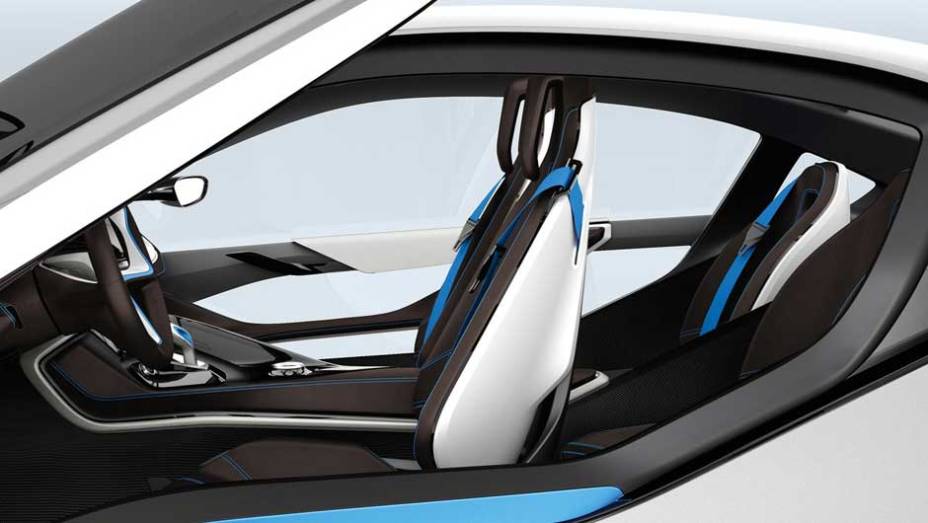 Esportivo de linhas futuristas, ele inaugura a divis&atilde;o "i" de carros el&eacute;tricos da BMW. <a href="https://beta-develop.quatrorodas.abril.com.br/noticias/sustentabilidade-bmw-revela-detalhes-divisao-eletrica-i-natali-chiconi-297169_p.shtml" rel="migration">Leia mais</a>