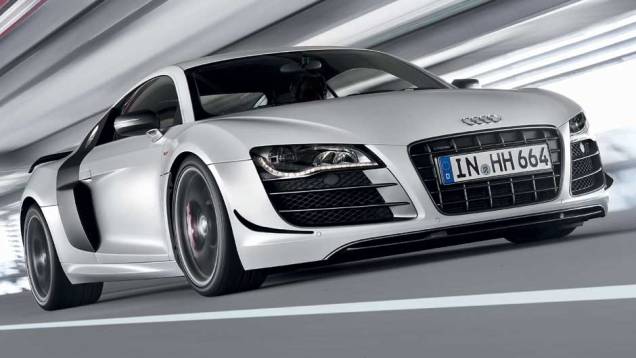 O superesportivo é inspirado nos bólidos de competição. <a href="https://beta-develop.quatrorodas.abril.com.br/noticias/audi-lanca-seu-primeiro-carro-r-1-milhao-brasil-299224_p.shtml" rel="migration">Leia mais</a> O superesportivo é inspirado nos bólidos de competição. <a href="https://beta-develop.quatrorodas.abril.com.br/noticias/audi-lanca-seu-primeiro-carro-r-1-milhao-brasil-299224_p.shtml" rel="migration">Leia mais</a>