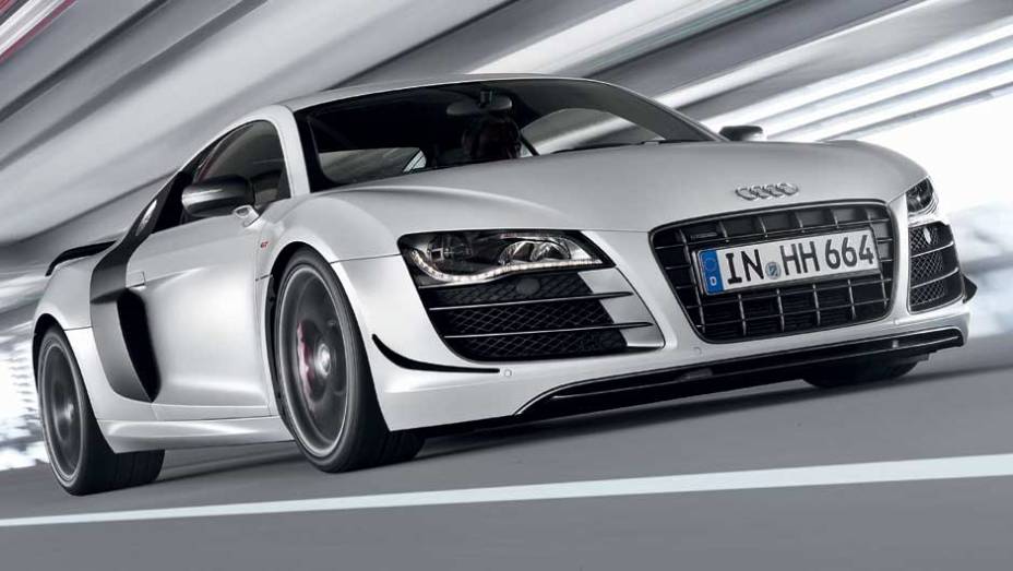 O superesportivo é inspirado nos bólidos de competição. <a href="https://beta-develop.quatrorodas.abril.com.br/noticias/audi-lanca-seu-primeiro-carro-r-1-milhao-brasil-299224_p.shtml" rel="migration">Leia mais</a> O superesportivo é inspirado nos bólidos de competição. <a href="https://beta-develop.quatrorodas.abril.com.br/noticias/audi-lanca-seu-primeiro-carro-r-1-milhao-brasil-299224_p.shtml" rel="migration">Leia mais</a>