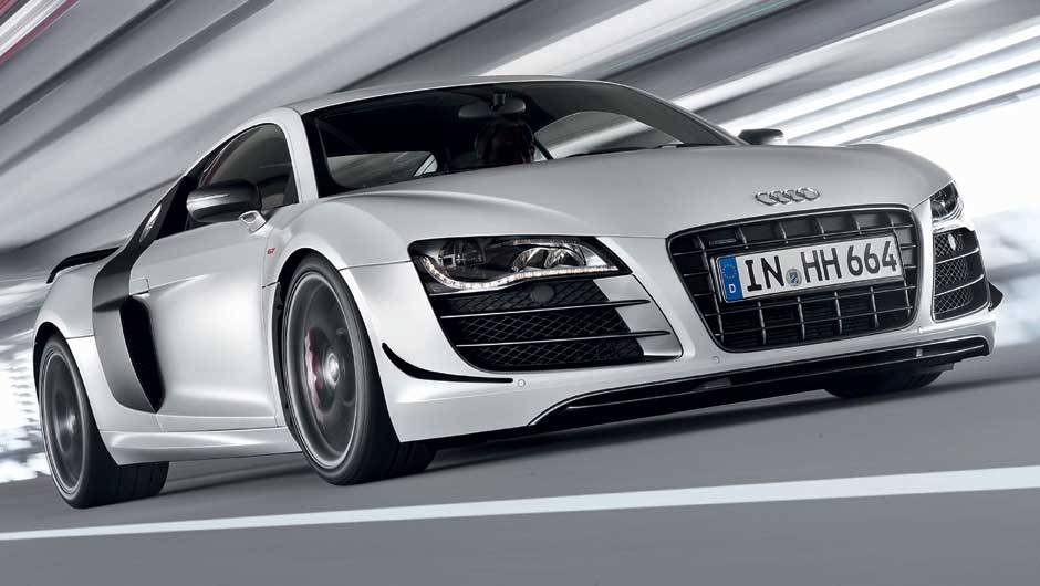 O superesportivo é inspirado nos bólidos de competição. <a href="https://beta-develop.quatrorodas.abril.com.br/noticias/audi-lanca-seu-primeiro-carro-r-1-milhao-brasil-299224_p.shtml" rel="migration">Leia mais</a> O superesportivo é inspirado nos bólidos de competição. <a href="https://beta-develop.quatrorodas.abril.com.br/noticias/audi-lanca-seu-primeiro-carro-r-1-milhao-brasil-299224_p.shtml" rel="migration">Leia mais</a>