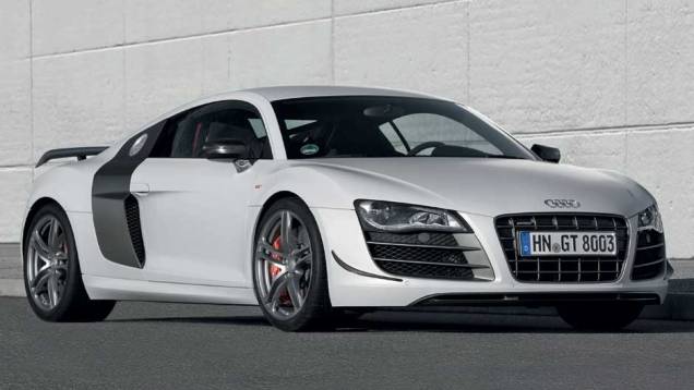 Os freios são feitos de carbono-cerâmica. <a href="https://beta-develop.quatrorodas.abril.com.br/noticias/audi-lanca-seu-primeiro-carro-r-1-milhao-brasil-299224_p.shtml" rel="migration">Leia mais</a> Os freios são feitos de carbono-cerâmica. <a href="https://beta-develop.quatrorodas.abril.com.br/noticias/audi-lanca-seu-primeiro-carro-r-1-milhao-brasil-299224_p.shtml" rel="migration">Leia mais</a>