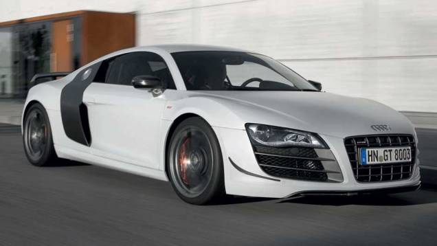 O carro chega aos 100 km/h em menos de quatro segundos. <a href="https://beta-develop.quatrorodas.abril.com.br/noticias/audi-lanca-seu-primeiro-carro-r-1-milhao-brasil-299224_p.shtml" rel="migration">Leia mais</a> O carro chega aos 100 km/h em menos de quatro segundos. <a href="https://beta-develop.quatrorodas.abril.com.br/noticias/audi-lanca-seu-primeiro-carro-r-1-milhao-brasil-299224_p.shtml" rel="migration">Leia mais</a>