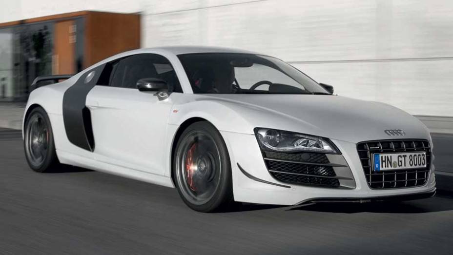 O carro chega aos 100 km/h em menos de quatro segundos. <a href="https://beta-develop.quatrorodas.abril.com.br/noticias/audi-lanca-seu-primeiro-carro-r-1-milhao-brasil-299224_p.shtml" rel="migration">Leia mais</a> O carro chega aos 100 km/h em menos de quatro segundos. <a href="https://beta-develop.quatrorodas.abril.com.br/noticias/audi-lanca-seu-primeiro-carro-r-1-milhao-brasil-299224_p.shtml" rel="migration">Leia mais</a>