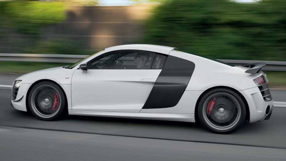A l&acirc;mina que invade a lateral d&aacute; um ar de agressividade ao R8. <a href="https://beta-develop.quatrorodas.abril.com.br/noticias/audi-lanca-seu-primeiro-carro-r-1-milhao-brasil-299224_p.shtml" rel="migration">Leia mais</a>