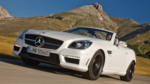 Visual frontal é inspirado no SLS AMG. <a href="https://beta-develop.quatrorodas.abril.com.br/noticias/mercedes-revela-versao-mais-potente-slk-55-amg-299394_p.shtml" rel="migration">Leia mais</a> Visual frontal é inspirado no SLS AMG. <a href="https://beta-develop.quatrorodas.abril.com.br/noticias/mercedes-revela-versao-mais-potente-slk-55-amg-299394_p.shtml" rel="migration">Leia mais</a>