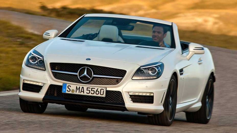 Conversível tem visual clássico. <a href="https://beta-develop.quatrorodas.abril.com.br/noticias/mercedes-revela-versao-mais-potente-slk-55-amg-299394_p.shtml" rel="migration">Leia mais</a> Conversível tem visual clássico. <a href="https://beta-develop.quatrorodas.abril.com.br/noticias/mercedes-revela-versao-mais-potente-slk-55-amg-299394_p.shtml" rel="migration">Leia mais</a>