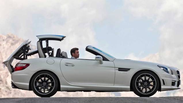 Ela pode ser aberta ou fechada automaticamente em menos de 20 segundos. <a href="https://beta-develop.quatrorodas.abril.com.br/noticias/mercedes-revela-versao-mais-potente-slk-55-amg-299394_p.shtml" rel="migration">Leia mais</a> Ela pode ser aberta ou fechada automaticamente em menos de 20 segundos. <a href="https://beta-develop.quatrorodas.abril.com.br/noticias/mercedes-revela-versao-mais-potente-slk-55-amg-299394_p.shtml" rel="migration">Leia mais</a>