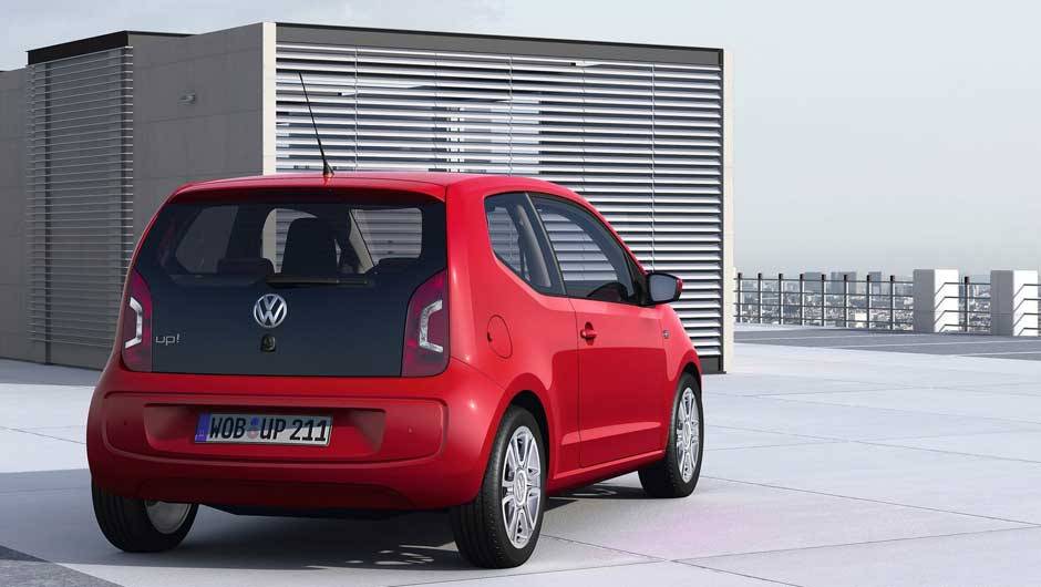 O veículo chegou até a ser comparado com o carismático Fusca. <a href="https://beta-develop.quatrorodas.abril.com.br/noticias/fabrincantes-volkswagem-mostra-detalhes-up-299370_p.shtml" rel="migration">Leia mais</a> O veículo chegou até a ser comparado com o carismático Fusca. <a href="https://beta-develop.quatrorodas.abril.com.br/noticias/fabrincantes-volkswagem-mostra-detalhes-up-299370_p.shtml" rel="migration">Leia mais</a>