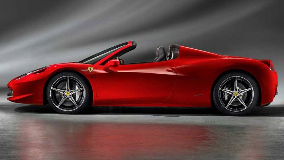 Teto rígido retrátil demora 14 segundos para ser recolhido | <a href="https://beta-develop.quatrorodas.abril.com.br/noticias/ferrari-revela-detalhes-458-italia-spider-299554_p.shtml" rel="migration">Leia mais</a>