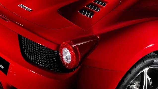 Modelo estar&aacute; exposto no Sal&atilde;o de Frankfurt | <a href="https://beta-develop.quatrorodas.abril.com.br/noticias/ferrari-revela-detalhes-458-italia-spider-299554_p.shtml" rel="migration">Leia mais</a>