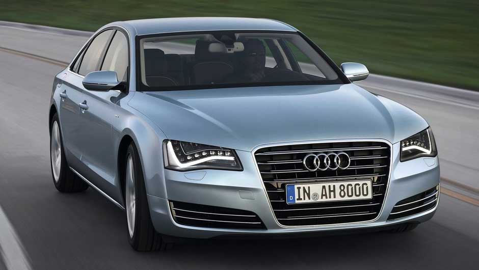 Modelo definitivo ser&aacute; apresentado ao p&uacute;blico em Frankfurt | <a href="https://beta-develop.quatrorodas.abril.com.br/carros/lancamentos/audi-a8-hybrid-637518.shtml" rel="migration">Leia mais</a>