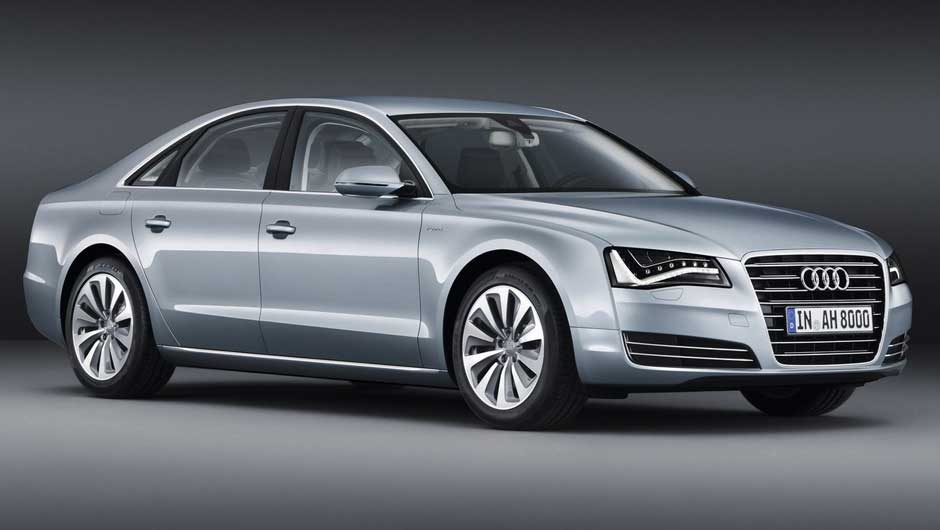 Prot&oacute;tipo do Audi A8 Hybrid foi revelado no Sal&atilde;o de Genebra em 2010 | <a href="https://beta-develop.quatrorodas.abril.com.br/carros/lancamentos/audi-a8-hybrid-637518.shtml" rel="migration">Leia mais</a>
