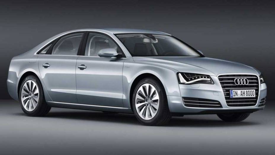 Prot&oacute;tipo do Audi A8 Hybrid foi revelado no Sal&atilde;o de Genebra em 2010 | <a href="https://beta-develop.quatrorodas.abril.com.br/carros/lancamentos/audi-a8-hybrid-637518.shtml" rel="migration">Leia mais</a>