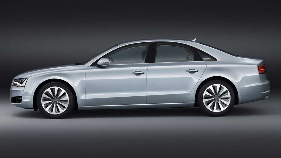 Vers&atilde;o de produ&ccedil;&atilde;o teve altera&ccedil;&otilde;es discretas em rela&ccedil;&atilde;o ao conceito | <a href="https://beta-develop.quatrorodas.abril.com.br/carros/lancamentos/audi-a8-hybrid-637518.shtml" rel="migration">Leia mais</a>