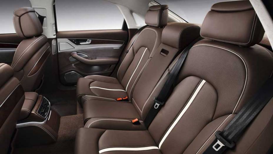 Sedã é o mais luxuoso da marca | <a href="https://beta-develop.quatrorodas.abril.com.br/carros/lancamentos/audi-a8-hybrid-637518.shtml" rel="migration">Leia mais</a> Sedã é o mais luxuoso da marca | <a href="https://beta-develop.quatrorodas.abril.com.br/carros/lancamentos/audi-a8-hybrid-637518.shtml" rel="migration">Leia mais</a>