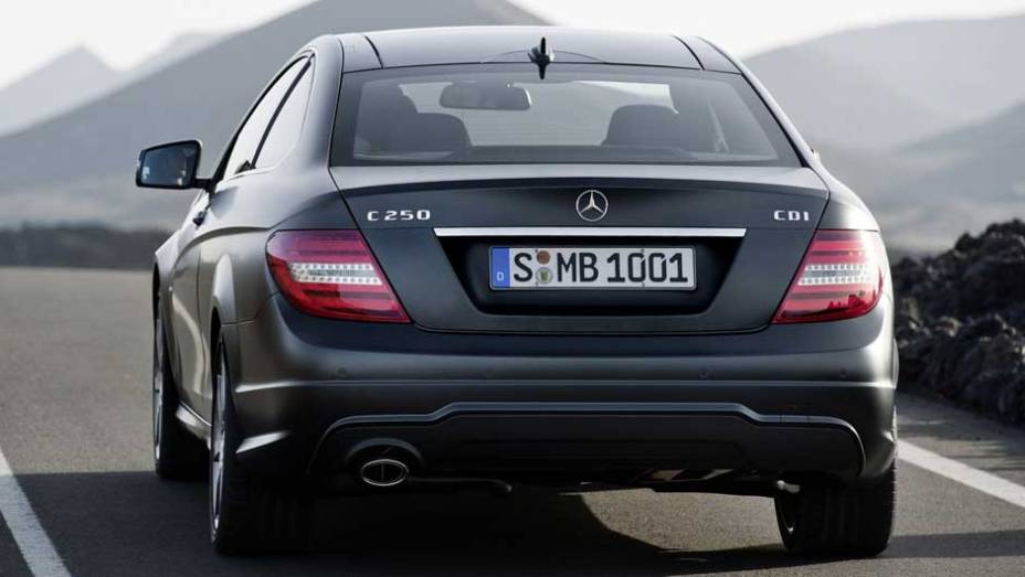C 250 &eacute; o topo-de-linha da fam&iacute;lia | <a href="https://beta-develop.quatrorodas.abril.com.br/noticias/mercedes-c-180-coupe-chega-ao-brasil-299670_p.shtml" rel="migration">Leia mais</a>