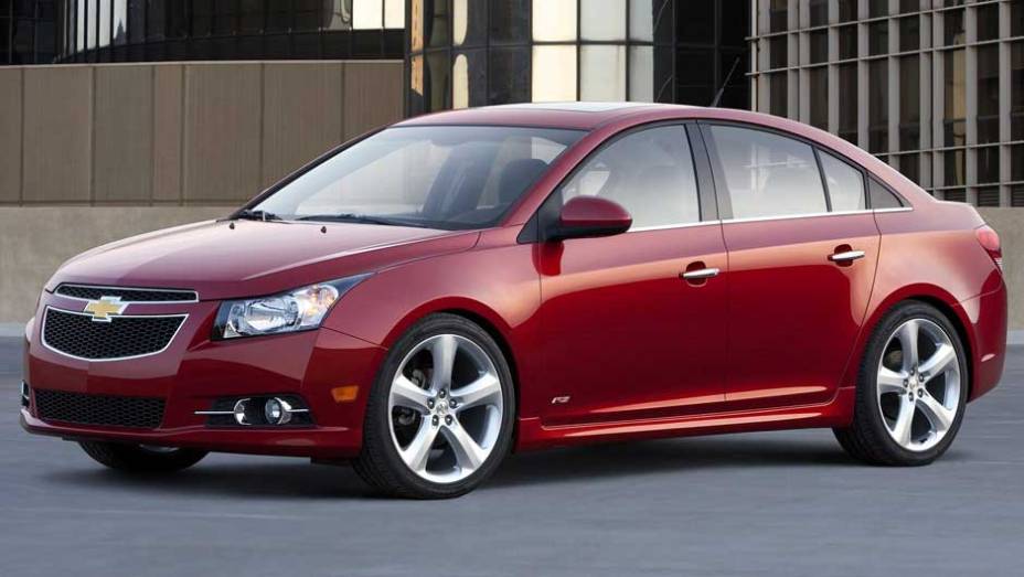 Miss&atilde;o do sed&atilde; &eacute; concorrer com os japoneses Civic e Corolla